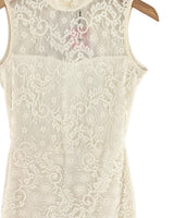 Vestido sleeveless en blonda