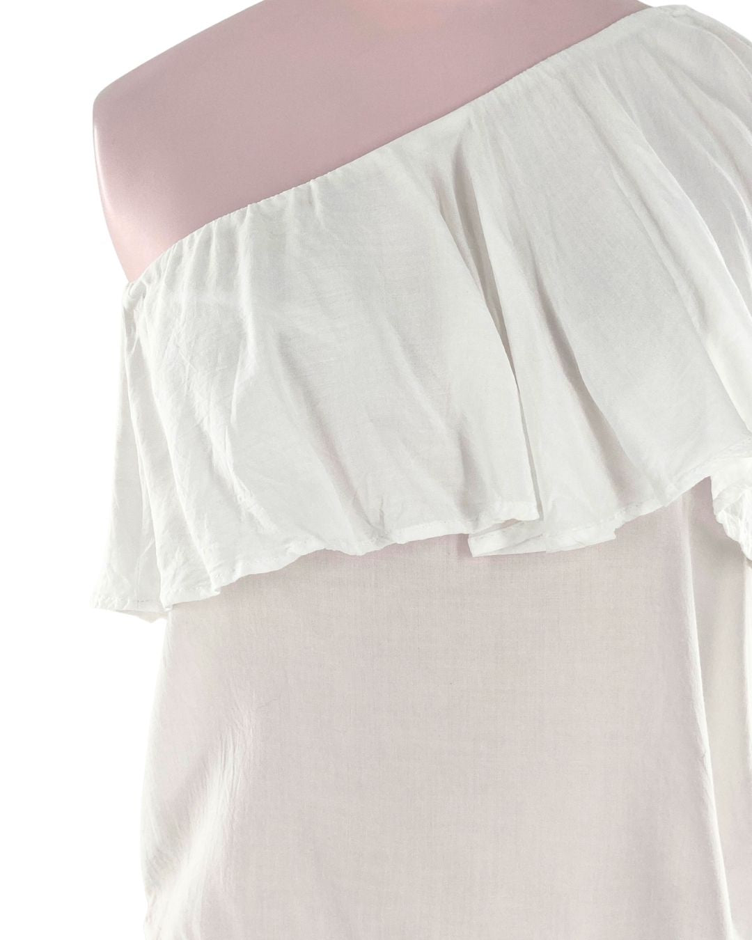 Blusa one shoulder con vuelo