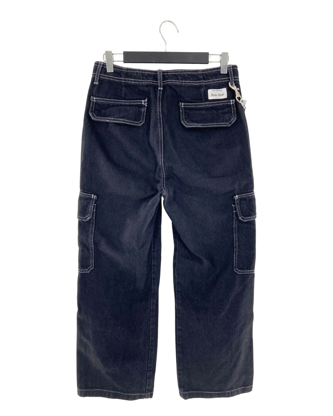 Jean tipo cargo con cadena