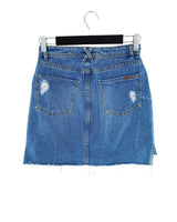 Falda mini en denim rigido