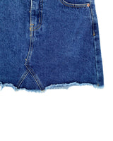 Falda mini en denim rigido