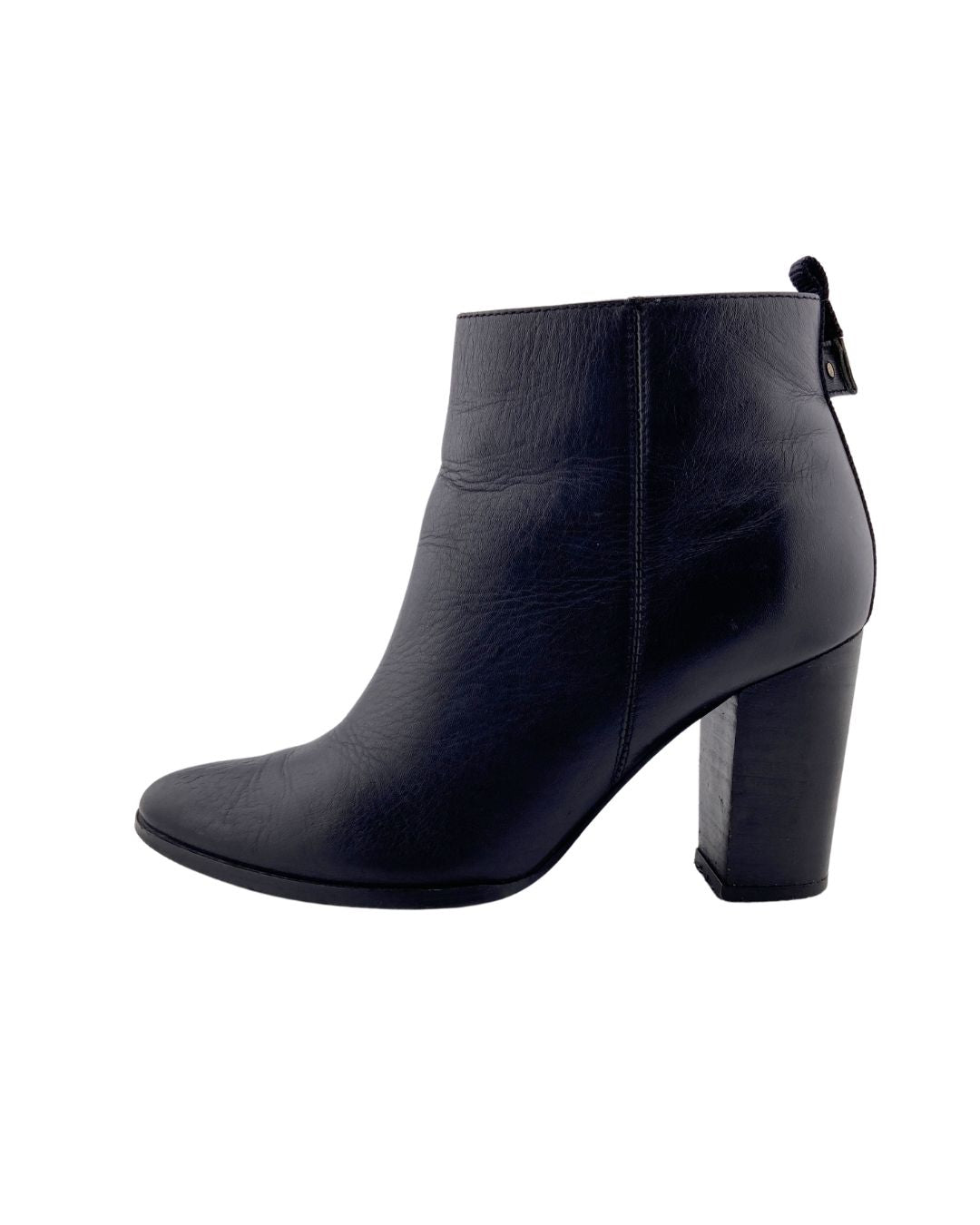 Botines en cuero de tacon