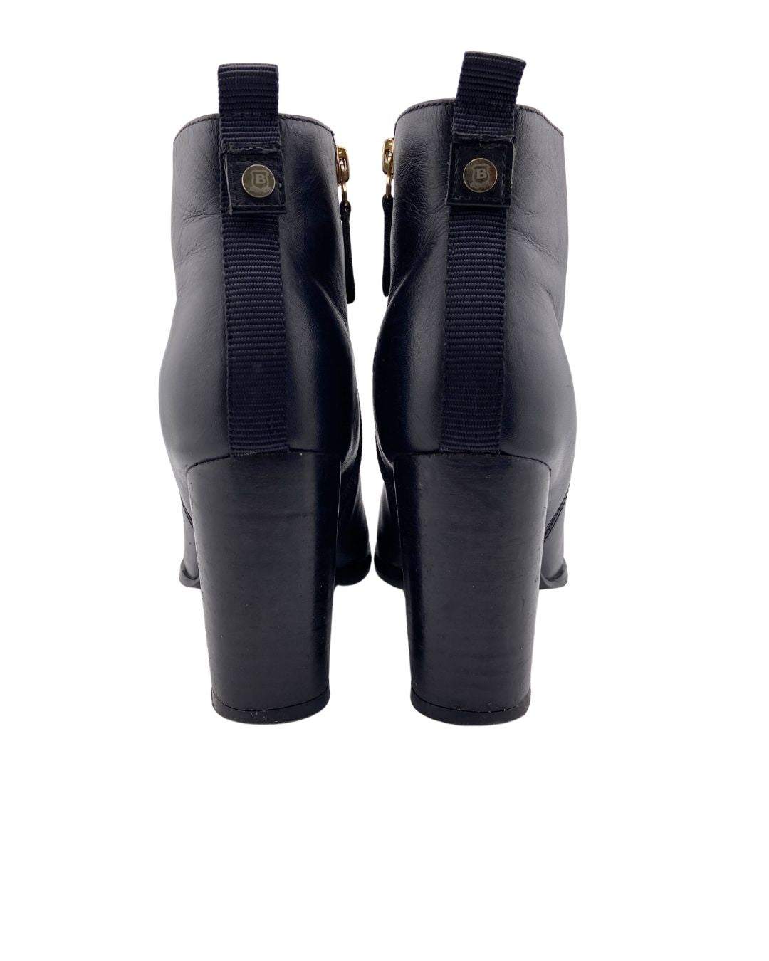 Botines en cuero de tacon