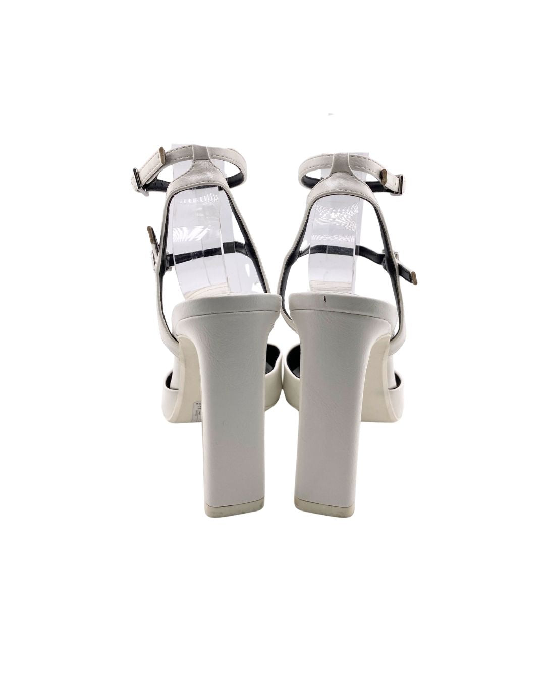 Stilettos con correas