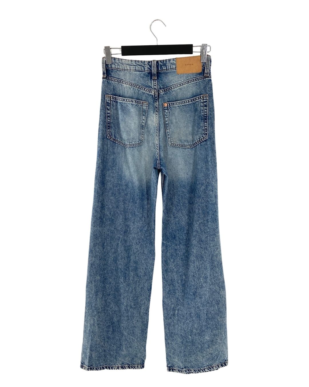 Jean rigido wide leg tiro alto