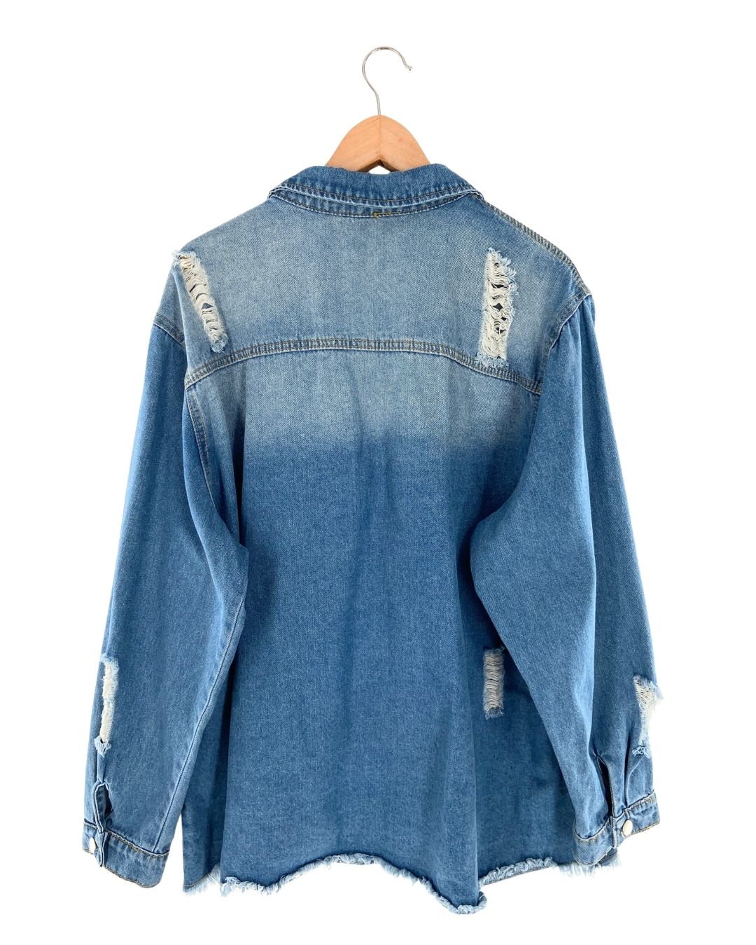 Chaqueta en denim destroyed