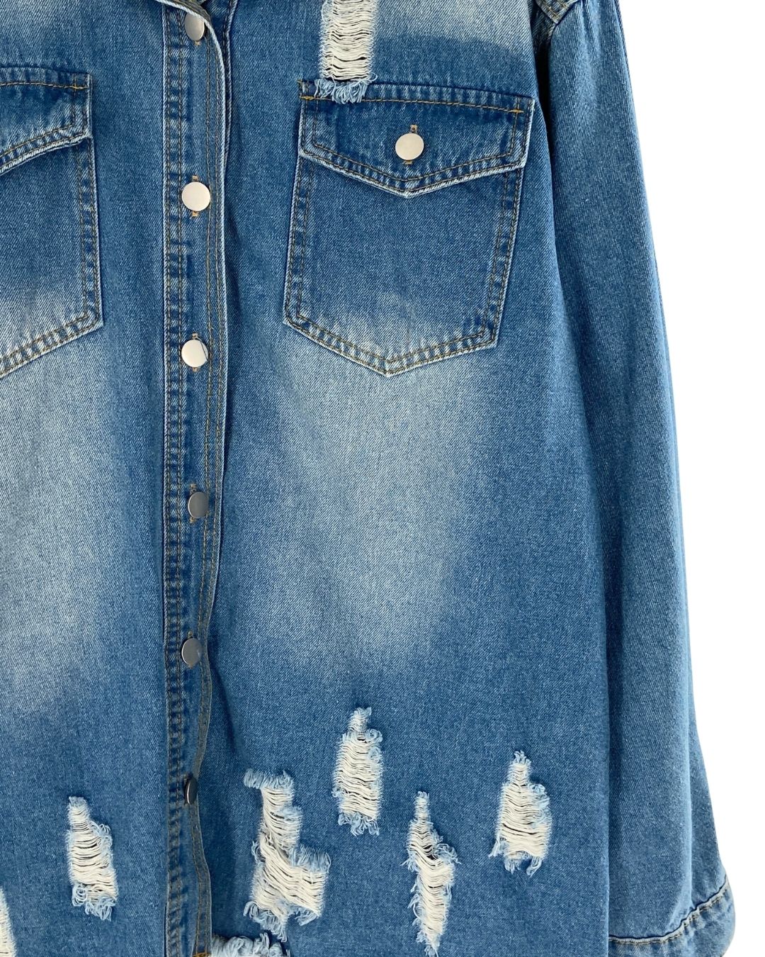 Chaqueta en denim destroyed