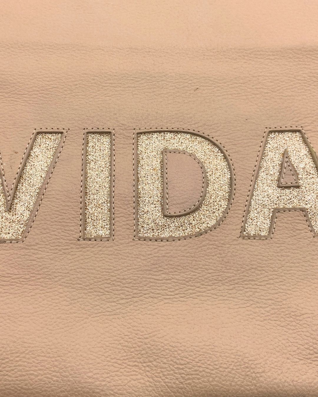 Bolso clutch letras