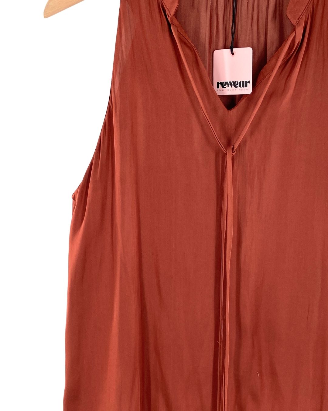 Blusa satinada cuello halter