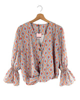 Blusa anudada en delantero