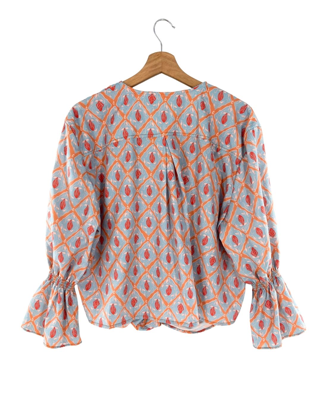 Blusa anudada en delantero