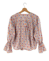 Blusa anudada en delantero