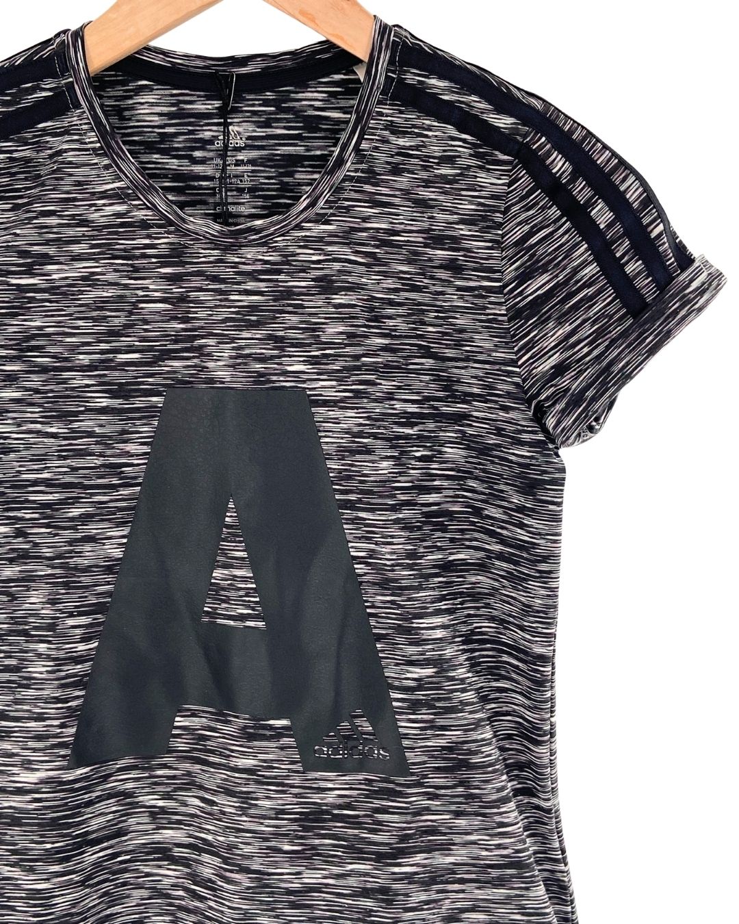 Camiseta depotiva lineas