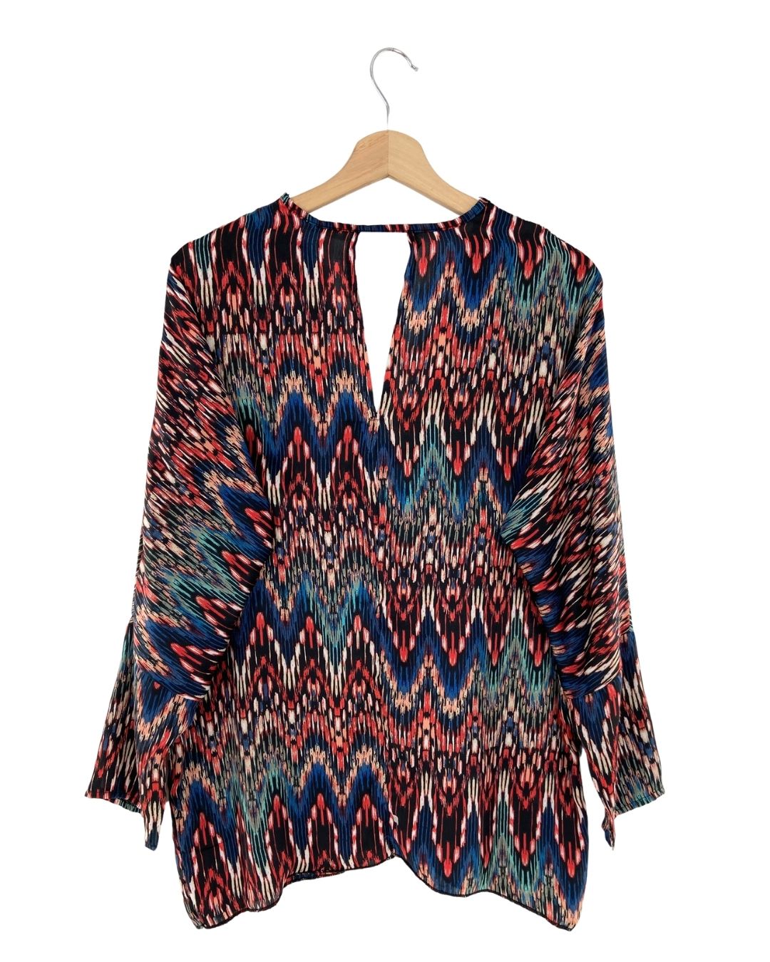 Blusa satinada con guipure