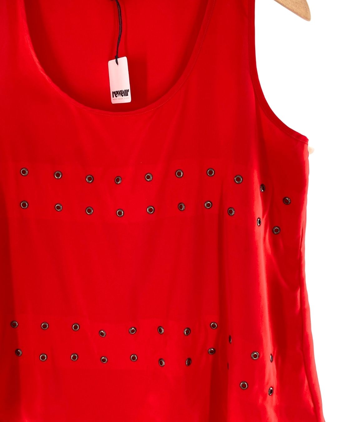 Blusa sleeveless con taches