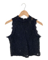 Blusa sleeveless en blonda