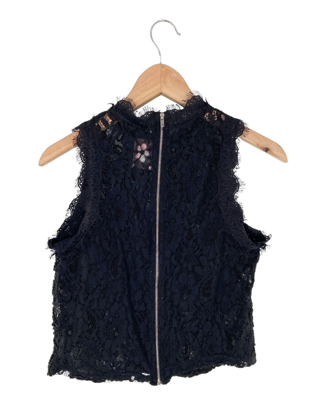 Blusa sleeveless en blonda