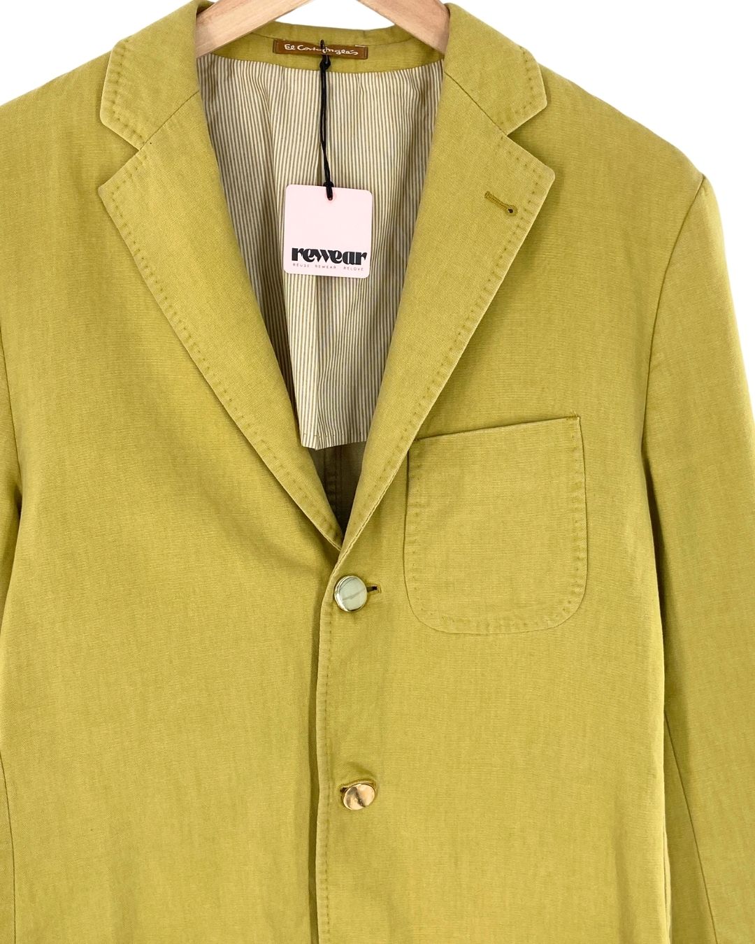 Chaqueta delgada abotonada