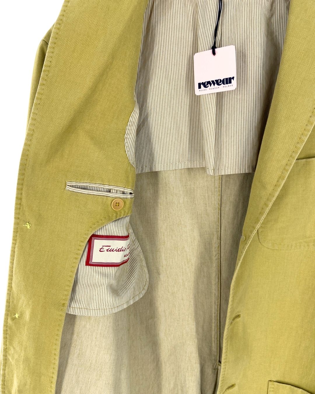 Chaqueta delgada abotonada