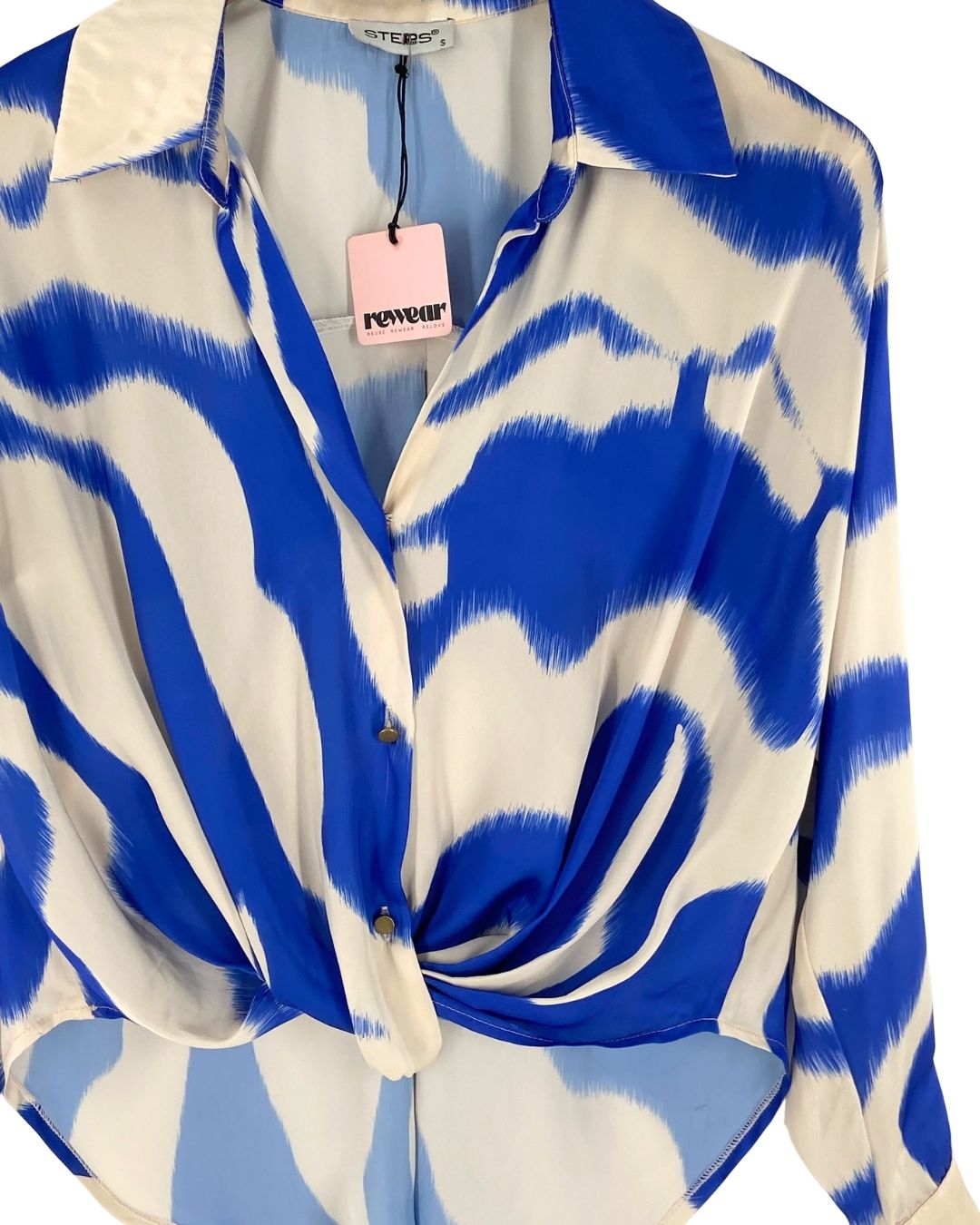 Camisa satinada con anudado