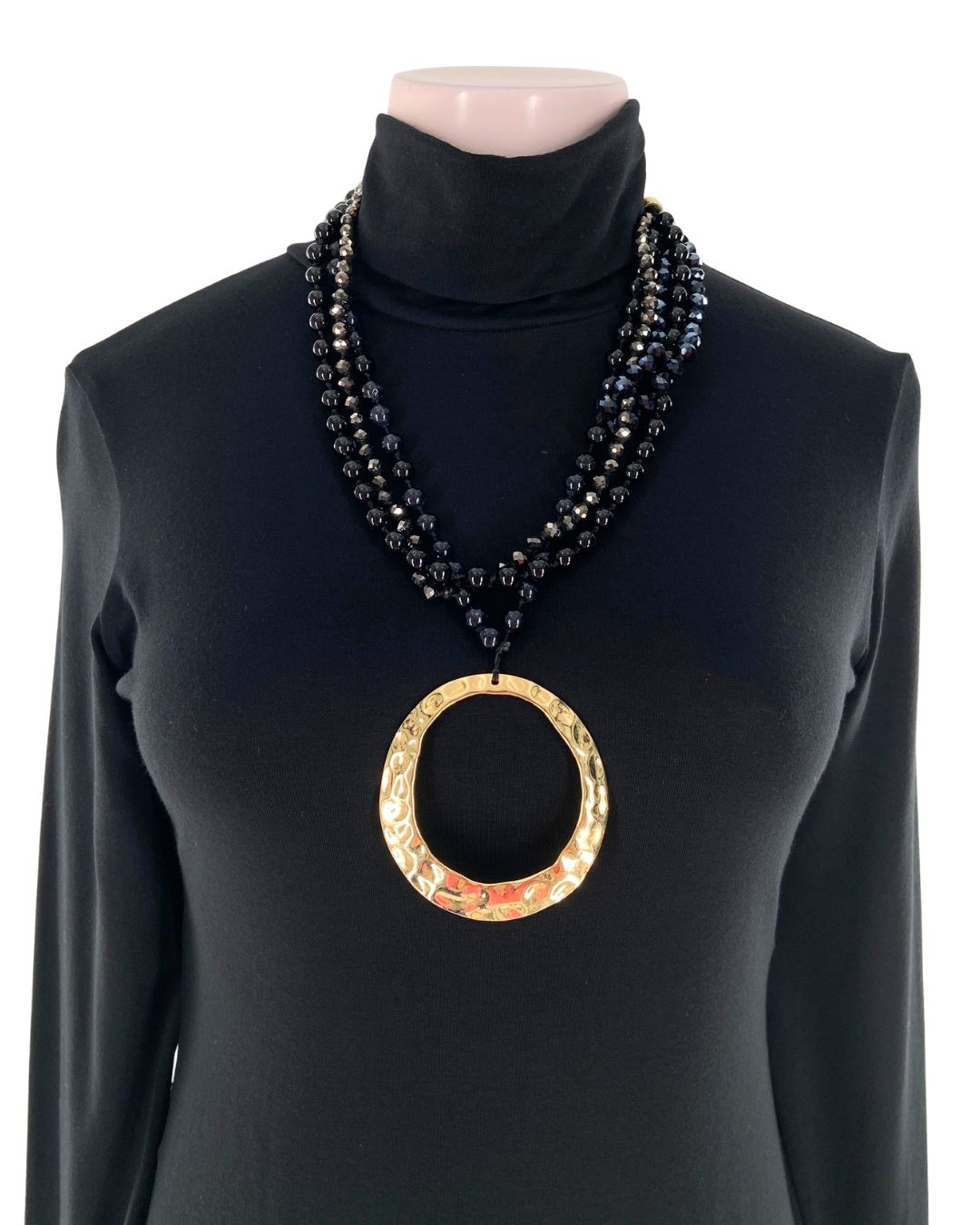 Collar en piedras con dije