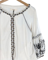 Chaqueta bordada con taches