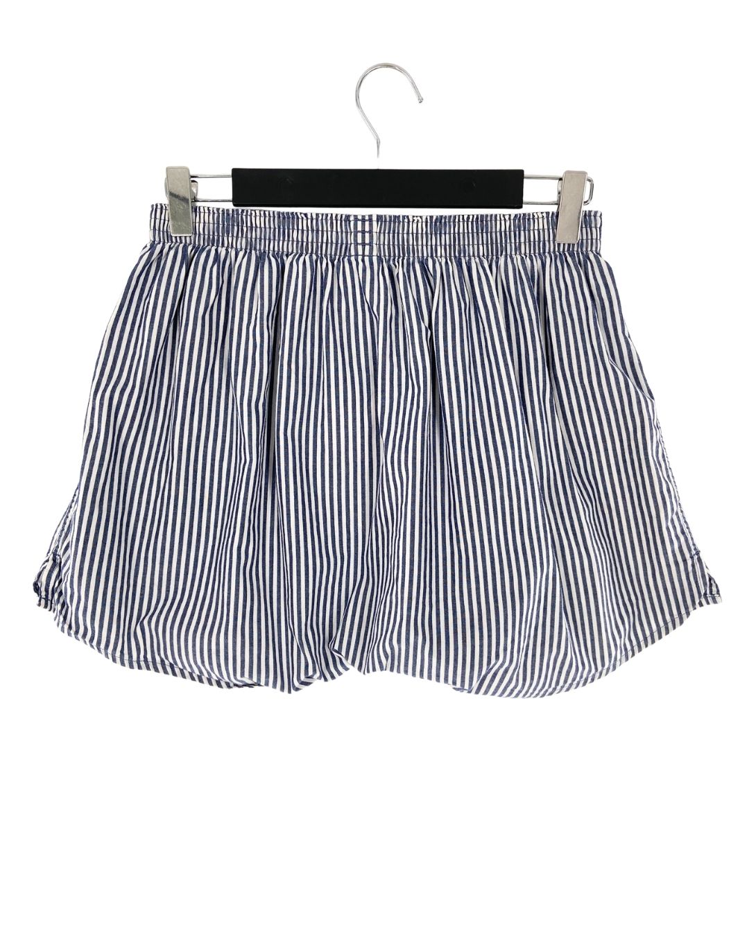 Short encauchado a rayas