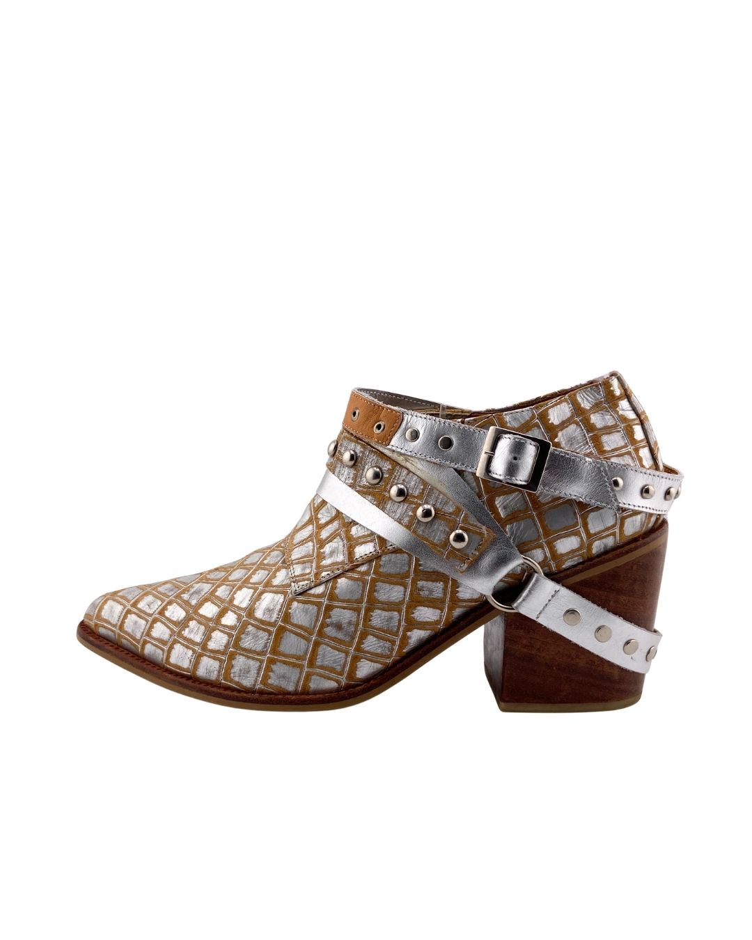 Botines en cuero de tacon
