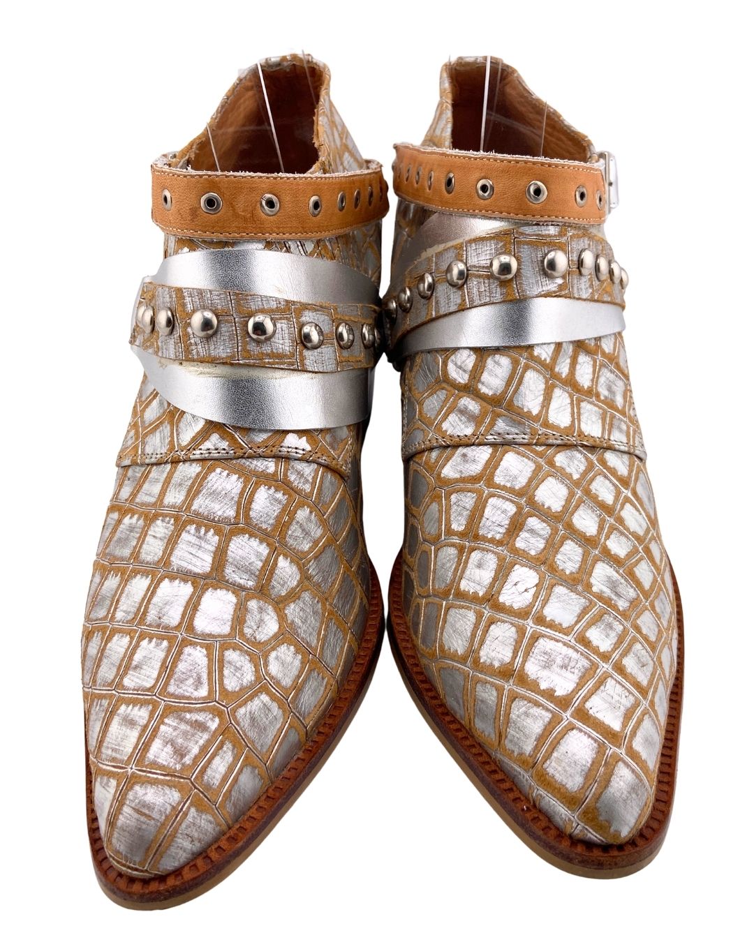Botines en cuero de tacon