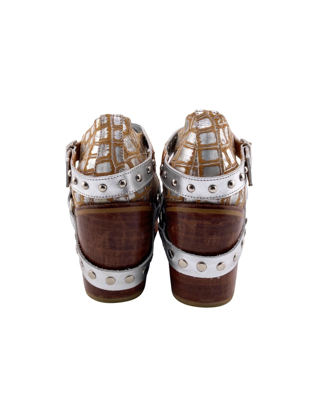 Botines en cuero de tacon