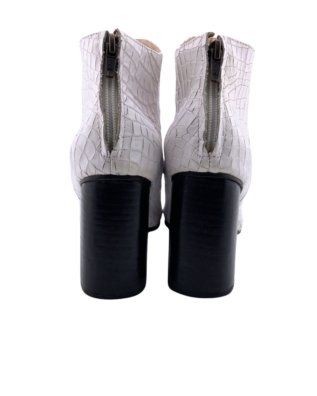 Botines en cuero con textura