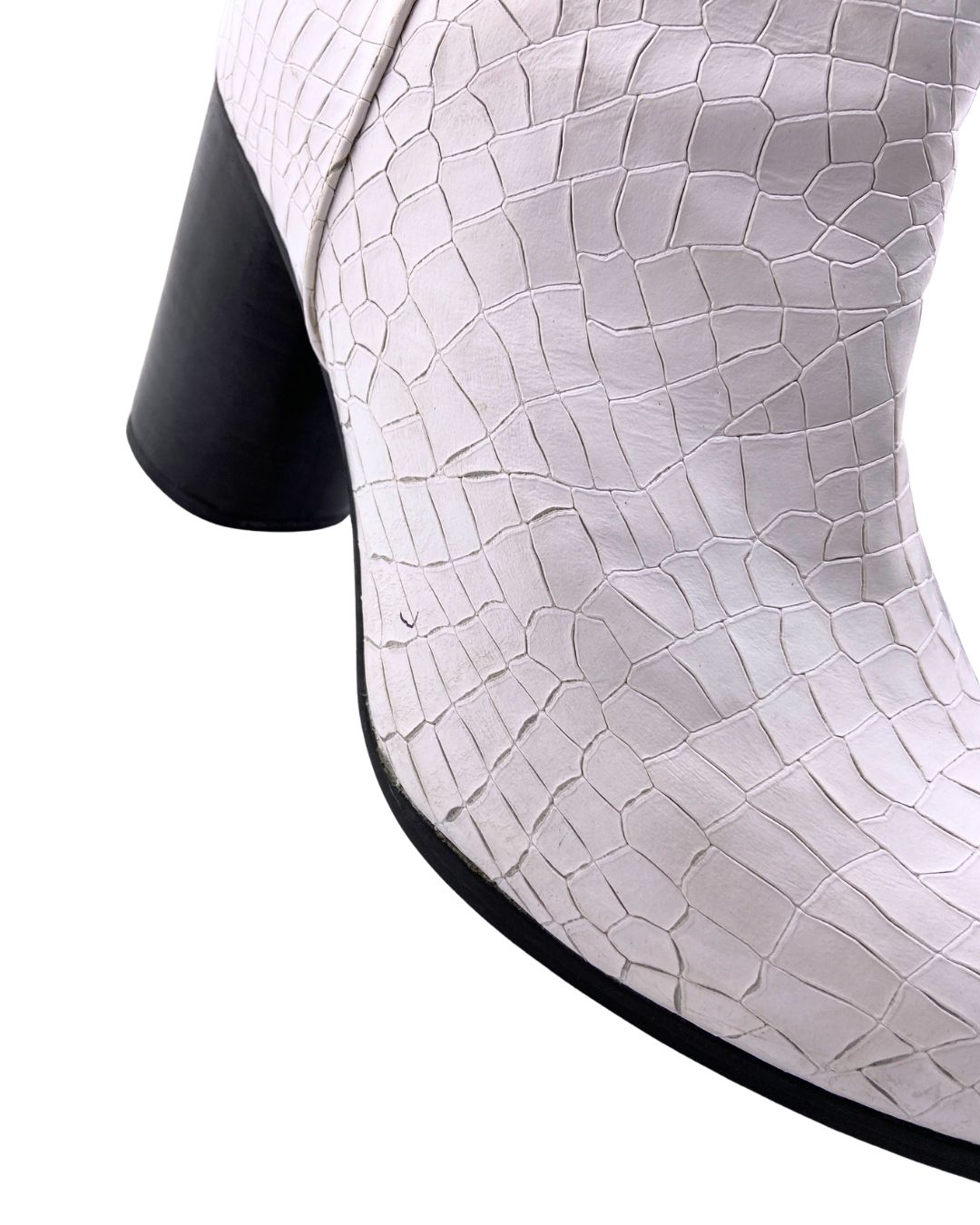 Botines en cuero con textura