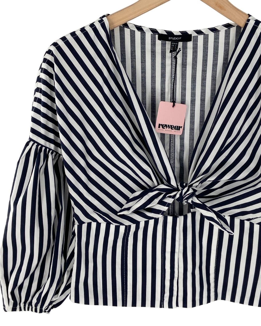 Blusa a rayas anudada