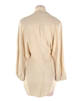 Blusa abotonada y anudada