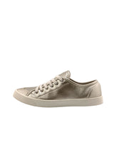 Tenis casuales metalizado