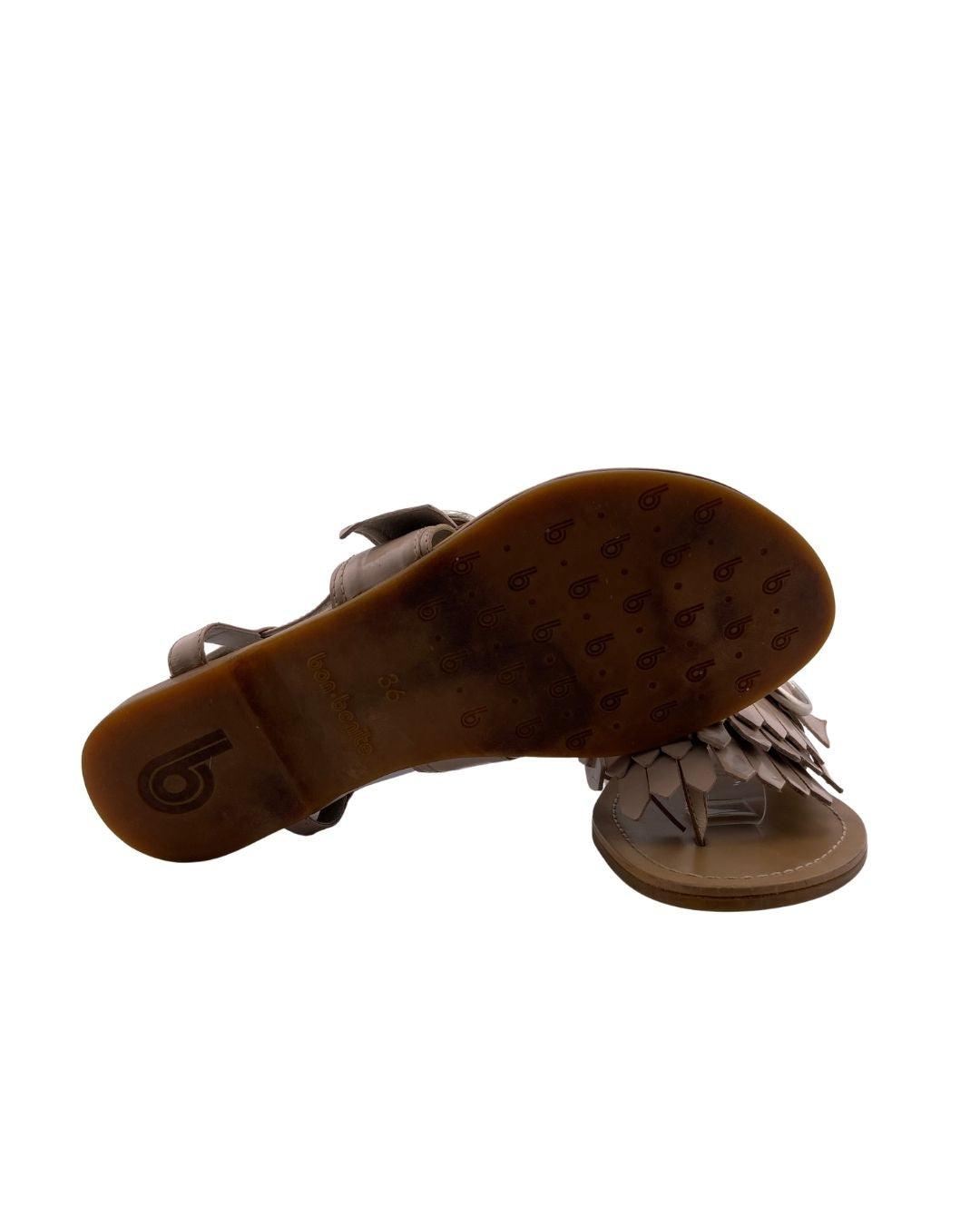 Sandalias planas en cuero