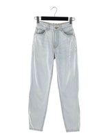 Jean clasico con desgastes