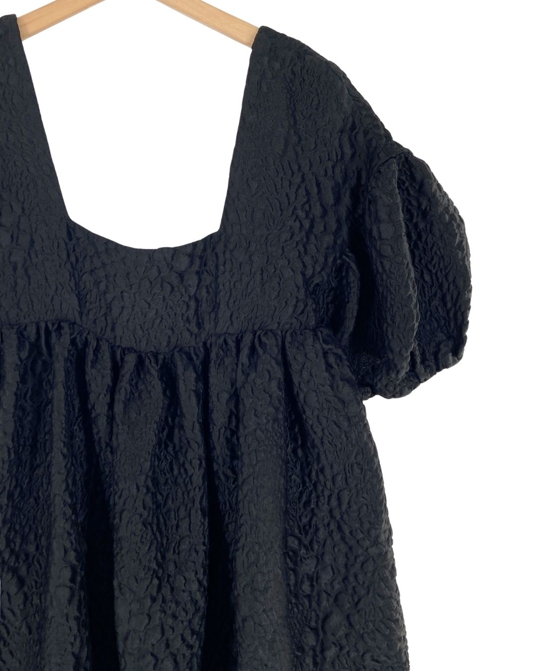 Vestido mini globo con textura