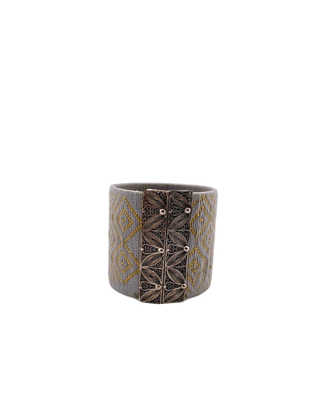 Pulsera en tejido artesanal