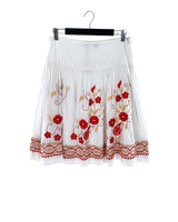 Falda midi con flores bordadas