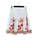 Falda midi con flores bordadas