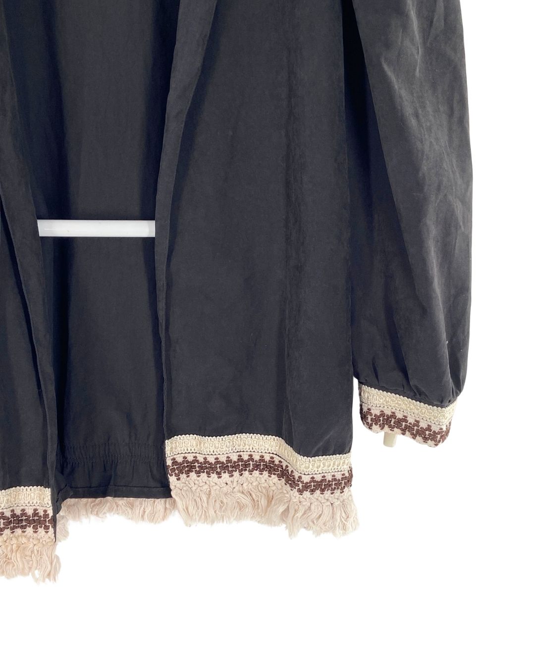Chaqueta abierta con borlas