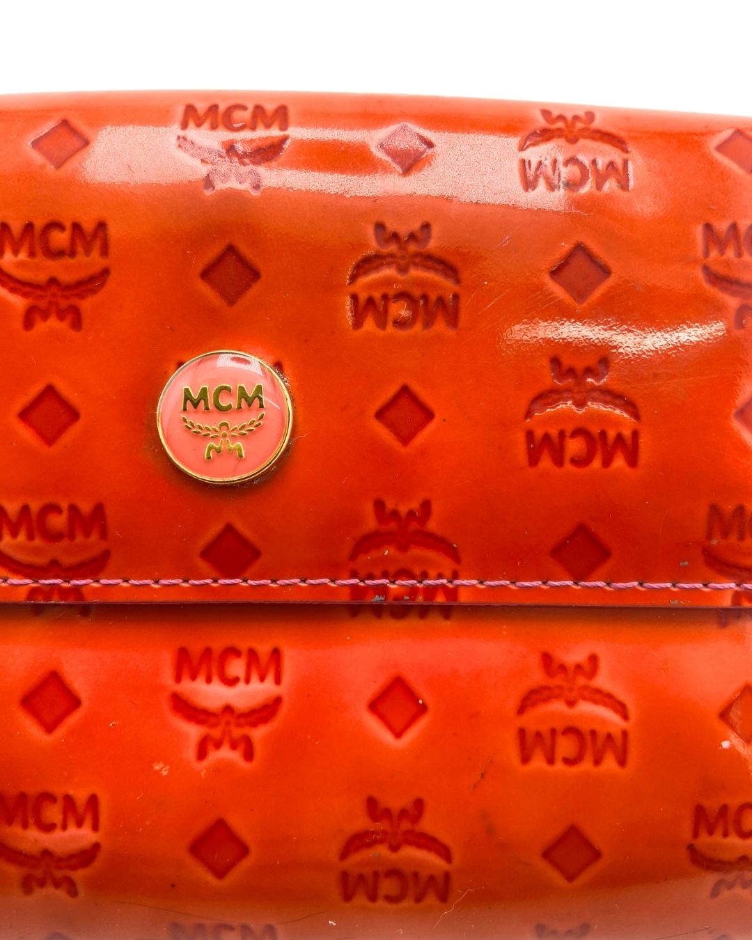 Billetera monogram en charol