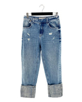 Mom jean rigido con desgastes