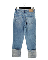 Mom jean rigido con desgastes