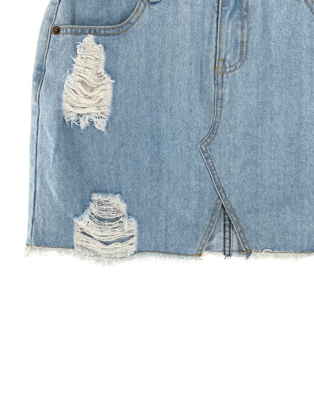 Falda mini en denim destroyed