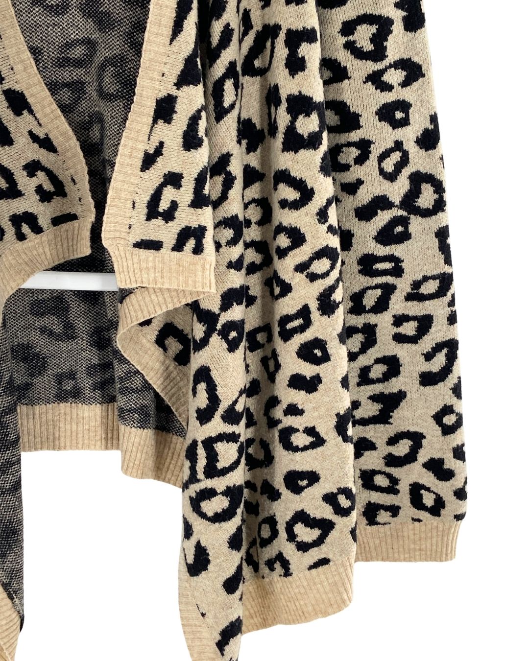 Cardigan tejido animal print