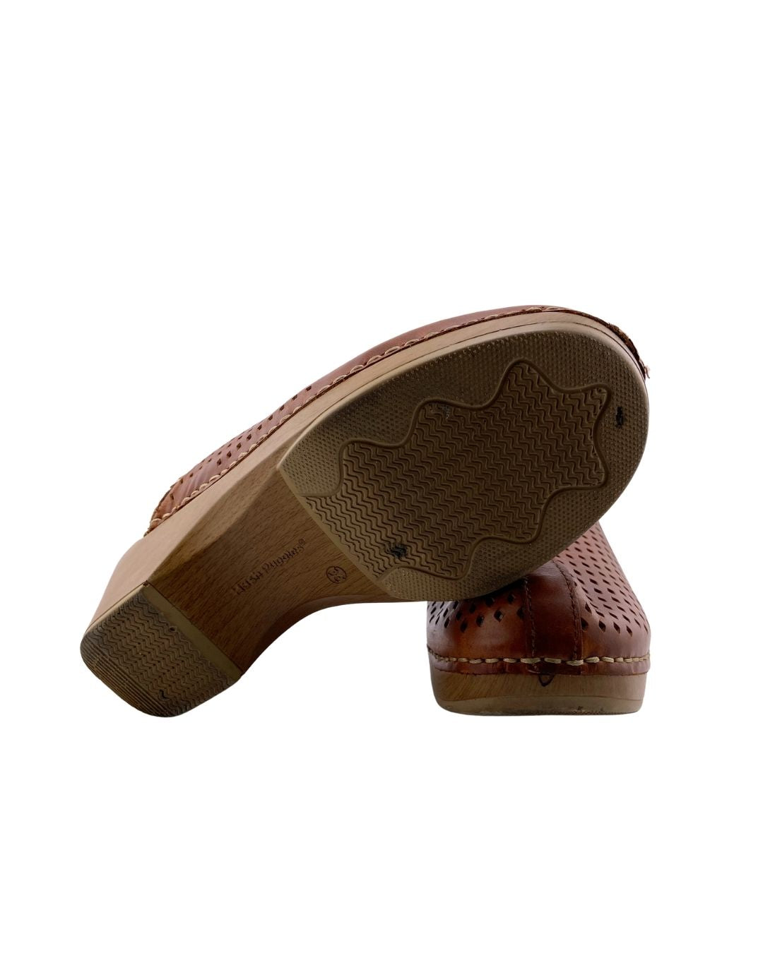 Zuecos en madera y cuero