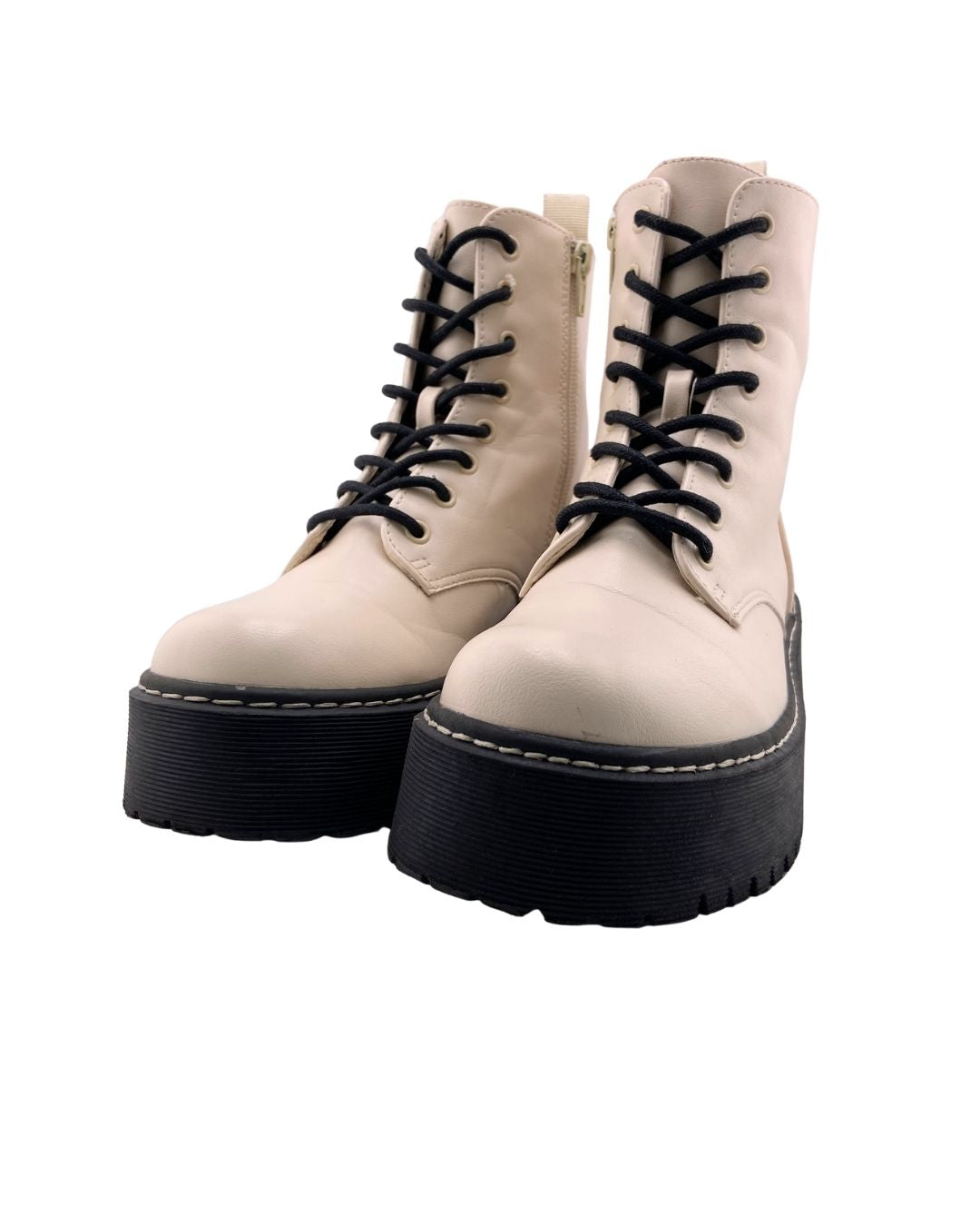 Botas con cordones