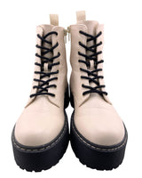 Botas con cordones